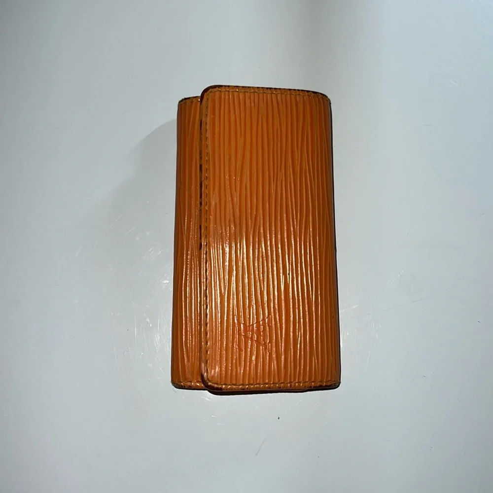 Louis Vuitton Orange Epi 4 key holder - Picture 3 of 12